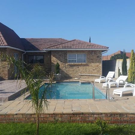 Ebenezer Guesthouse Bluewater Bay Порт-Элизабет Экстерьер фото