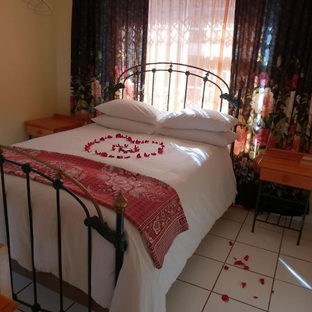 Ebenezer Guesthouse Bluewater Bay Порт-Элизабет Экстерьер фото