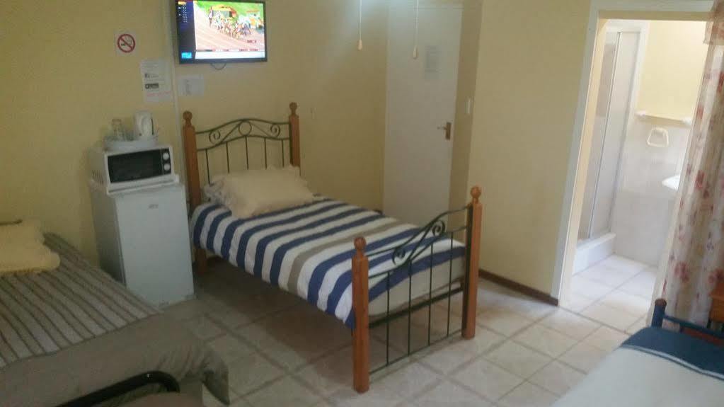Ebenezer Guesthouse Bluewater Bay Порт-Элизабет Экстерьер фото