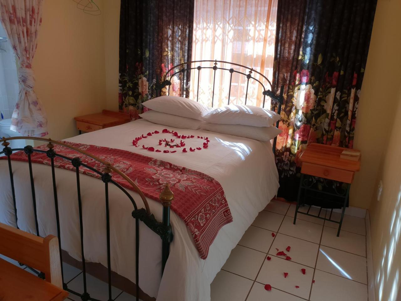 Ebenezer Guesthouse Bluewater Bay Порт-Элизабет Экстерьер фото