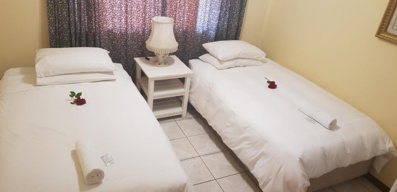 Ebenezer Guesthouse Bluewater Bay Порт-Элизабет Экстерьер фото